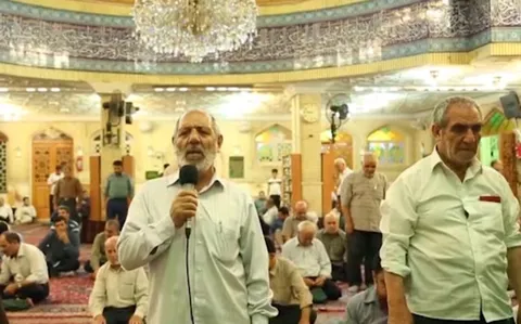 فیلم/ اهدای کتاب از سوی رهبر انقلاب به کتابخانه مسجد ابوذر تهران