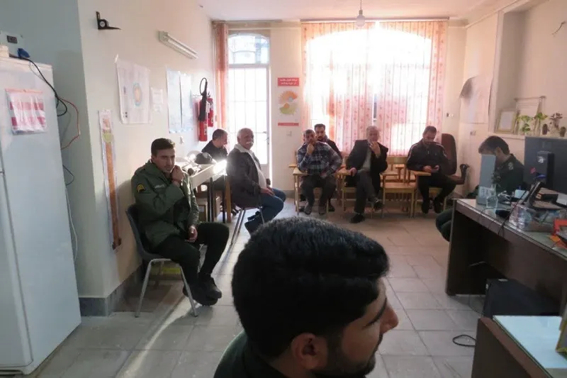 پایش سلامت پایوران و بسیجیان در درمانگاه فاطمیه راوند انجام شد.