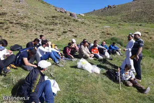 کوهپیمایی بسیجیان پایگاه شهدای کوی محمدیه همدان
