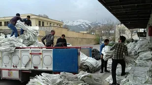 کمک های شرکت غله همدان به سیل زدگان