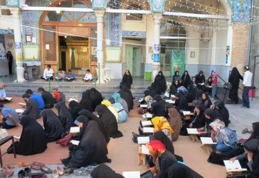جزءخوانی در امامزادگان حلیمه وحکیمه (س)شهرکرد