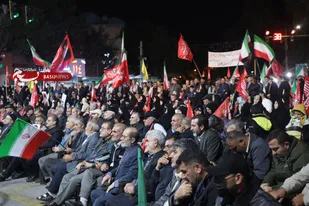 شب دویست و سوم تجمعات مردمی در میدان بیعت اردبیل