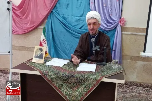 روحانیت و طلاب باید بعد عرفانی و بعد سیاسی را با هم داشته باشند