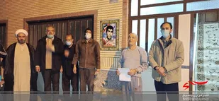 نصب تمثال شهدا در سردرب منازل شهدا ءشهرستان نطنز