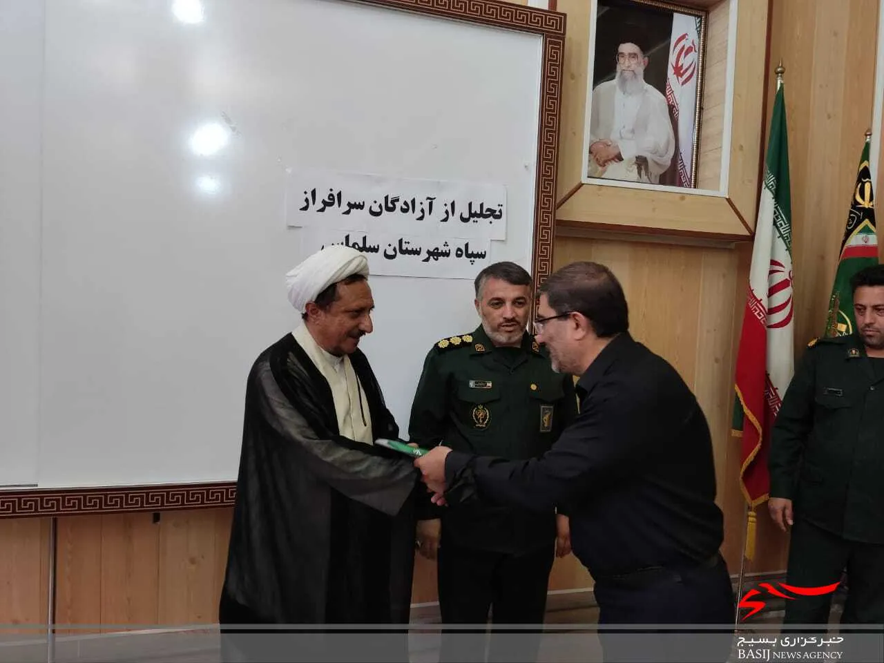 تکریم جامعه ایثارگران وظیفه همه است