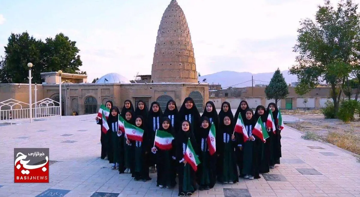 طنین «مرگ بر آمریکا» در بروجرد با اجرای سرود حماسی دختران غدیر+فیلم