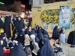 استقبال بانوان محله طلاب مشهد از دوره‌های نهضت آموزش نظامی عمومی