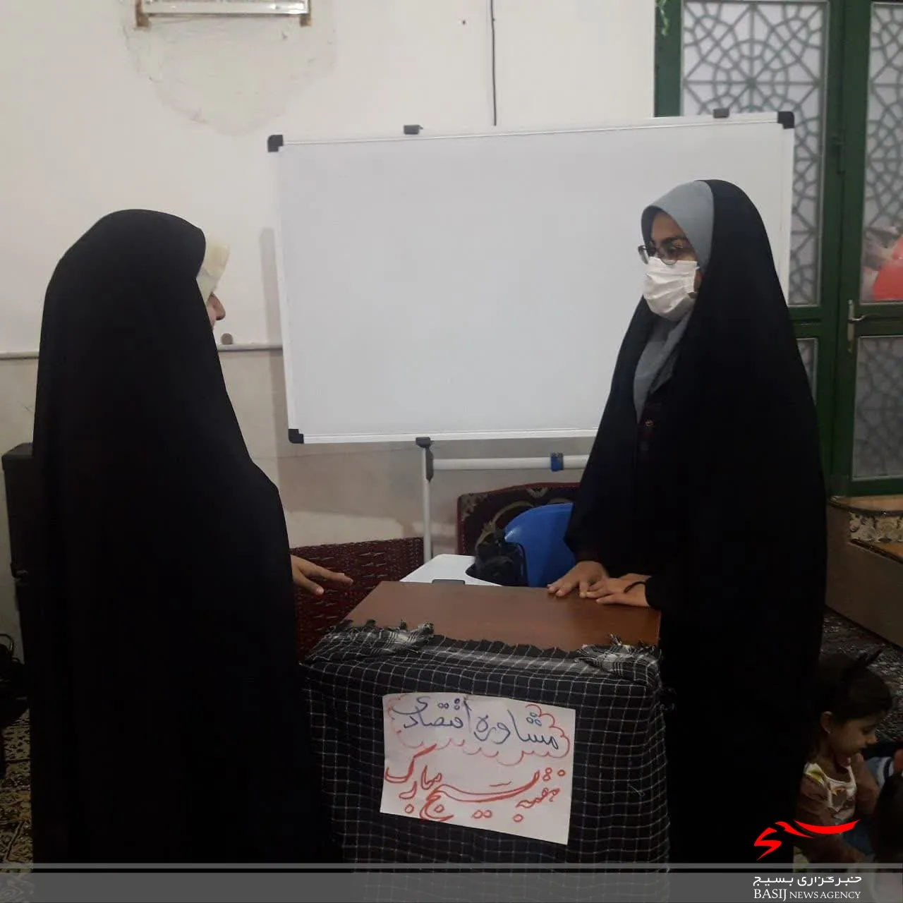 بازارچه محلی مدافعان حرم در قم برپا شد