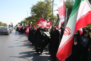 آغاز تشکیل زنجیره انسانی در مشهد