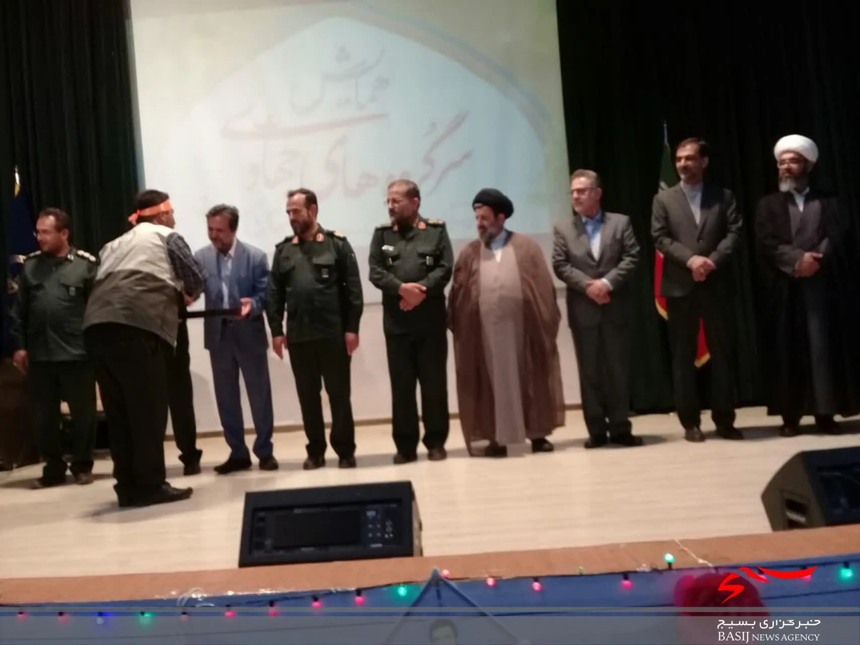  25گروه برتر جهادی خدمت رسان استان سمنان تقدیر شدند