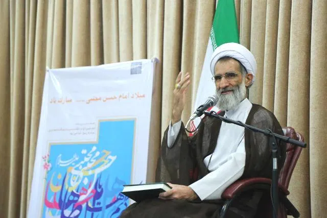 مدیحه سرایی ها باید ترسیم کننده راه باشد