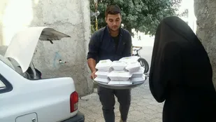 طبخ و توزیع بیش از 800 پرس غذای گرم در رزمایش کمک مومنانه خاکعلی