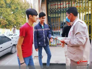 ۲۵۰۰ ماسک بهداشتی در رزمایش آمرین سلامت در نظرآباد توسط جهادگران حوزه ۷۱۱ عمار یاسر توزیع شد