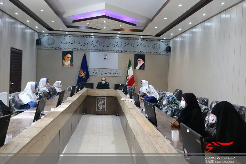 تجلیل از دانش آموزان نخبه بسیجی و فعال در برنامه‌های فرهنگی و علمی