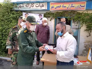 تجلیل فرمانده سپاه ناحیه خمینی شهر از آزادگان