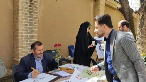 در بیت تاریخی امام خمینی(ره) ورکشاپ هنری برگزار گردید