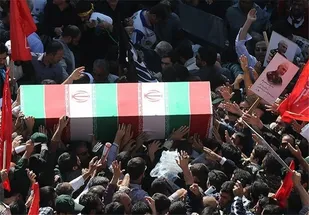 تشییع پیکر مطهر سرلشگر شهید حسین همدانی در دارالمجاهدین همدان