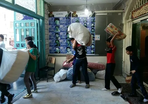 کمک های مردمی منطقه ۱۷ دارالشهدای تهران به سیل زدگان