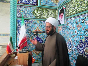 دشمن به دنبال خالی کردن مساجد و پای منبرها است