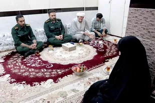 دیدار مجموعه نمایندگی ولی فقیه در سپاه ناحیه بهارستان با خانواده شهید روحی