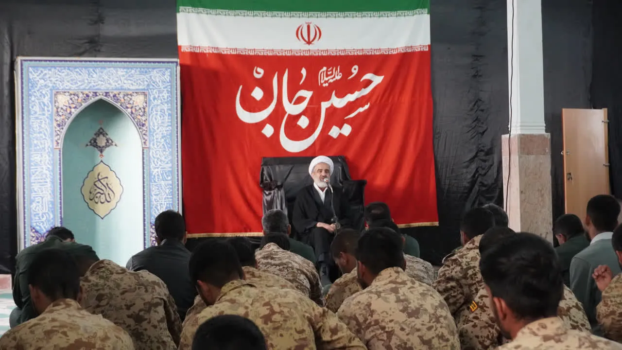 پاسداران در حفظ و تداوم انقلاب اسلامی نقش محوری دارند