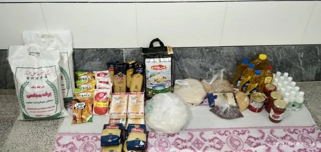 تقدیم بسته های معیشتی و البسه به زلزله زدگان کوهرنگ