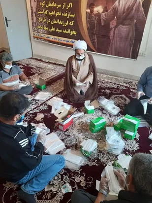 بسته بندی ۱۵۰۰ عدد ماسک به همت بسیجیان در کلاته خیج+ تصاویر