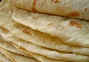 پخت و توزیع نان رایگان در اهر