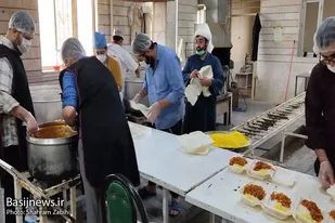 توزیع ۵۰۰ پرس غذای گرم به همت طلاب و روحانیون ملایری