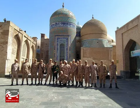 گزارش تصویری|بازدید جمعی از سربازان تیپ ۳۷ حضرت عباس از آرامگاه شیخ صفی الدین اردبیلی