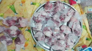 تهیه و توزیع ۱۱۰ پرس غذای گرم به همت خواهران طلبه بسیجی شاهرود+ تصاویر