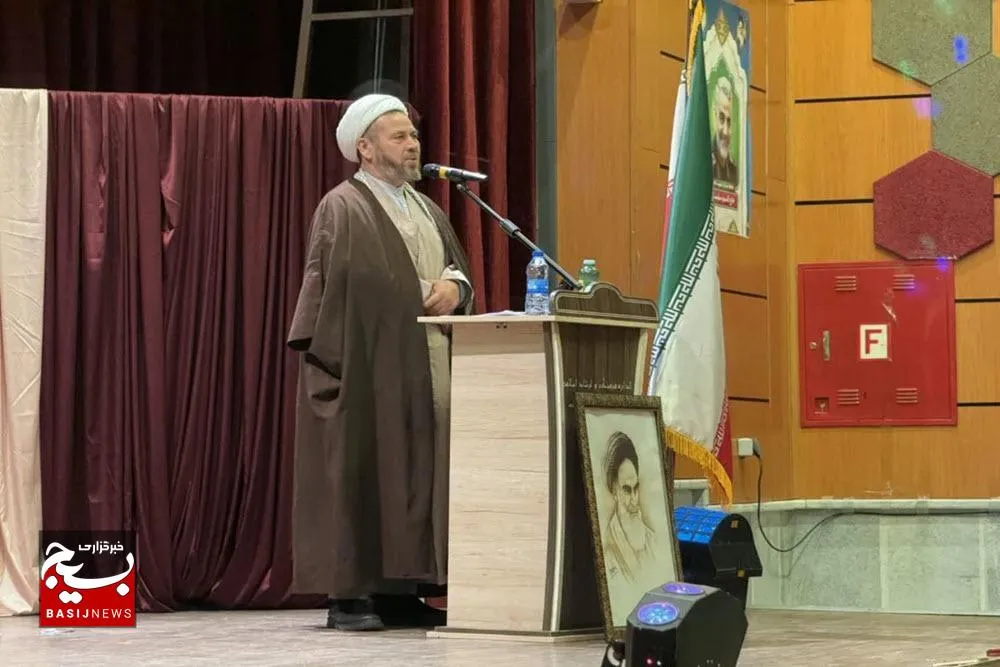 علم و معنویت، ضامن آینده‌ای درخشان برای ایران اسلامی