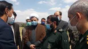ماشین آلات سپاه وقرارگاه خاتم به کمک کشاورزان سیل زده منطقه هلیل رود رابر می آیند