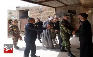 تکریم از خانواده شهید سلمان ململی توسط ارشد نظامی نزاجا