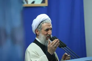 امام خمینی(ره) پرچم غدیرخم را دوباره به اهتزاز در آورد