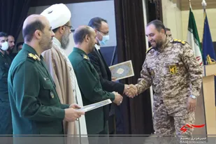 گزارش تصویری از تجلیل  فرمانده لشکر عملیاتی ۱۰ حضرت سیدالشهدا(ع)