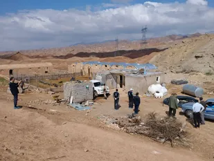 رزمایش جهاد نوروزی در قالب سمپاشی دامداری&zwnj;ها و واکسیناسیون دام و طیور عشایر ایوانکی انجام شد