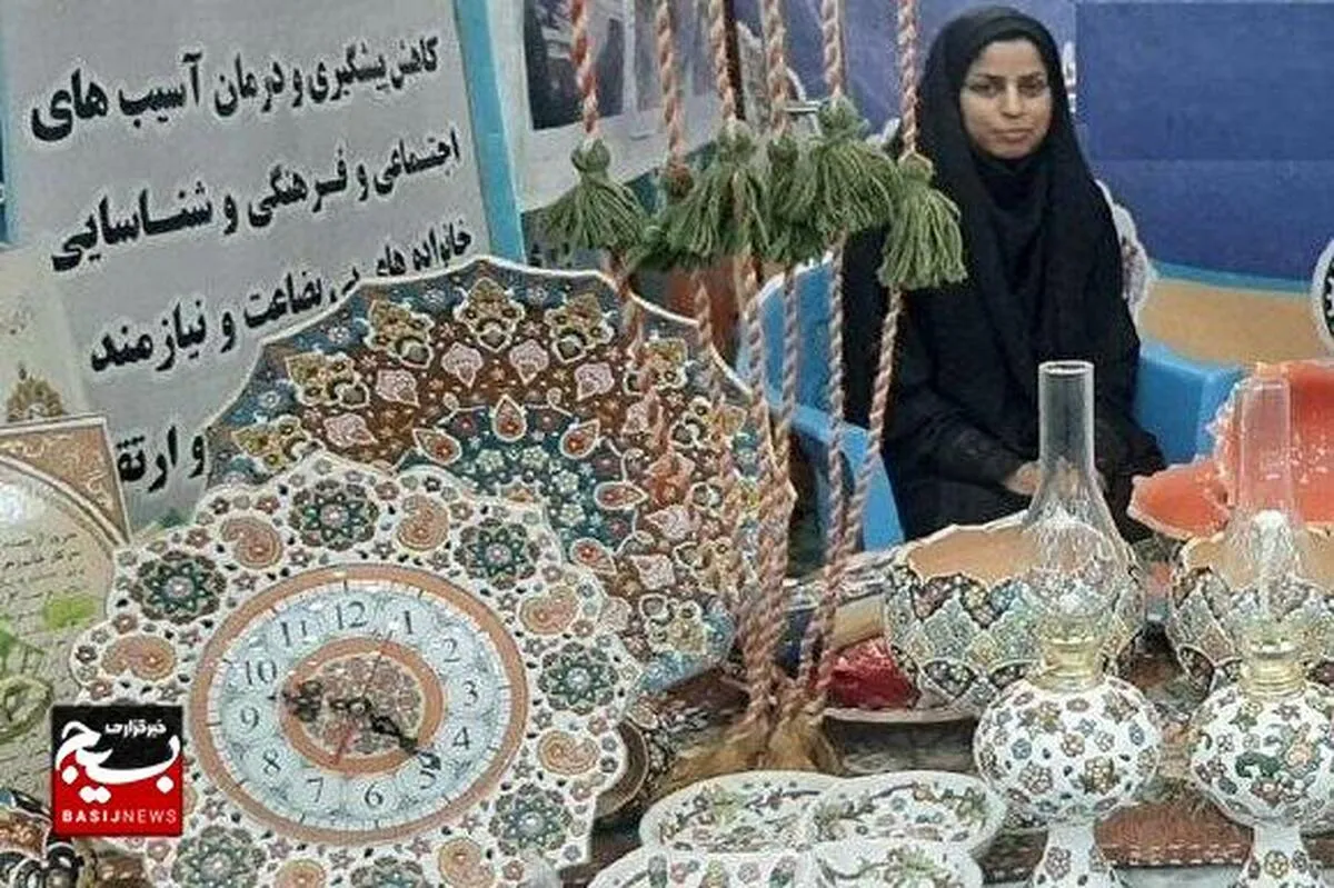 بانوی کار آفرین زاهدانی:
همت بالای بانوی کارآفرین زاهدانی ۲۰ بانوی سرپرست خانوار و بانوان بند نسوان را شاغل کرد