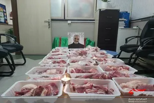 توزیع ٢۵ بسته گوشت گرم بین خانواده های نیازمند حاشیه شهر زاهدان