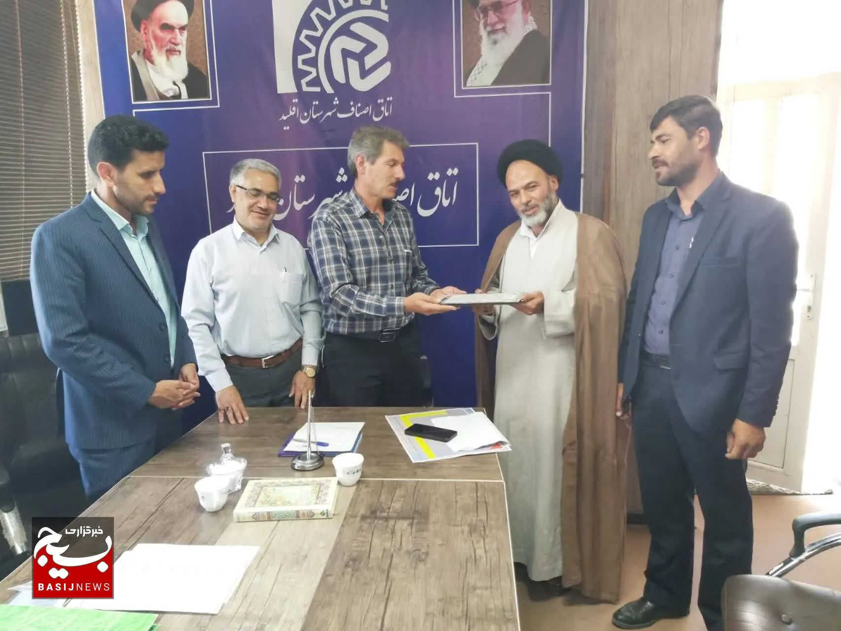 تقدیر از مدرس احکام تجارت و فقه بازار