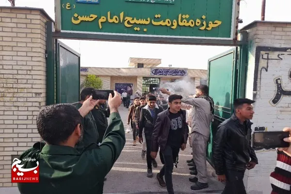 دومین کاروان راهیان نور دانش آموزی قیروکارزین راهی سرزمین‌های نور کربلای ایران شدند
