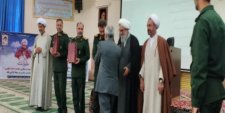 پاسداران به جایگاه خود افتخار کنند