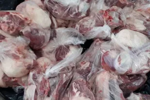 ذبح و توزیع ۴ رأس گوسفند به همت گروه جهادی پایگاه شهید آیت&zwnj;الله محمدی همدان