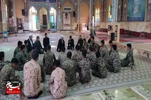 ما باید برای پیشرفت از شهدا مدد بگیریم