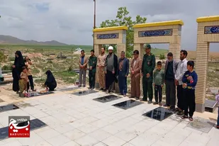 غبارروبی و عطر افشانی مزار شهدای روستای بابانظر رزن