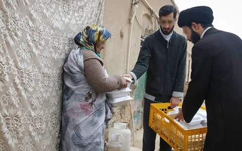 افطاری ساده جهادی‌ها به نیت امیرالمومنین برای نیازمندان