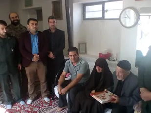 دیدار با خانواده شهید دانش آموز عامری در روستای خانخودی بیارجمند+تصاویر