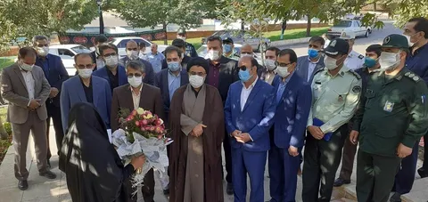 گلباران و عطر افشانی قبور مطهر شهداد در شهرستان شازند به اتفاق کلیه مسئولین شهرستان ، شورای اداری و شورای تامین ، پرسنل نظامی و انتظامی و جمعی از خانواده شهدا