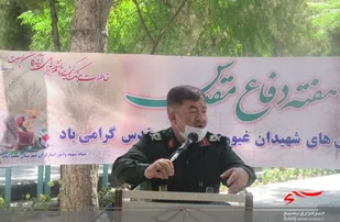 هر کس در راستای آرامش و آسایش مردم قدمی بردارد رزمنده و مدافع است.