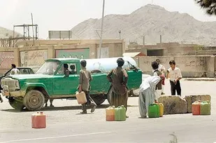 بنیاد برکت با ایجاد 21 هزار شغل از سوخت&zwnj;بران و کولبران حمایت می کند